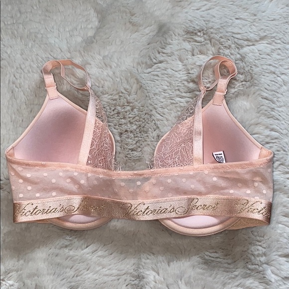 VS THE T-SHIRT Lightly Lined Demi Bra & Panty Set - Picture 5 of 10